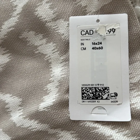 H&M | Patterned | Throw | Cushion Cover - Picture 10 of 11